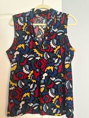 Sleeveless V-Neck Abstract Print Top in Multi